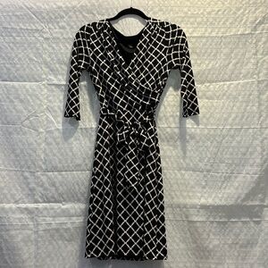 WHBM black and white print jersey dress
